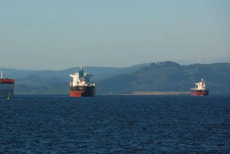 Yemen says oil tanker hijacked off Shabwa coast, heads towards Somali waters